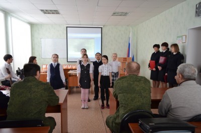 Коллектив Карабалиной Канмбике Задаевны с песней «Не отнимайте солнце у детей»