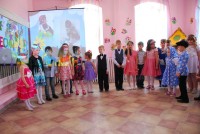 Праздник мамы и весны