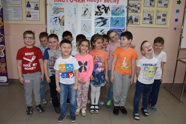 Ласточки несут весну