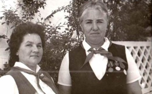 На фото слева направо Безменова В.Т., Швачкина О.И.